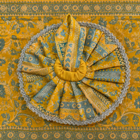 1,2 No laddu Gopal bnarsi dress