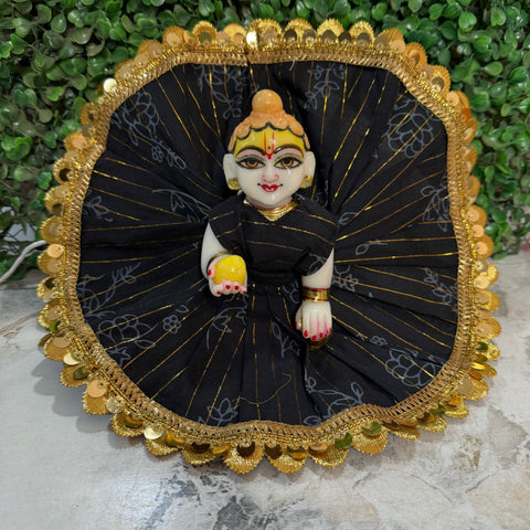 5,6 no. Laddu gopal black golden