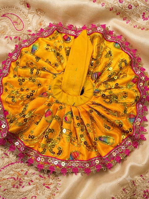 3,4No laddu Gopal bnarsi dress
