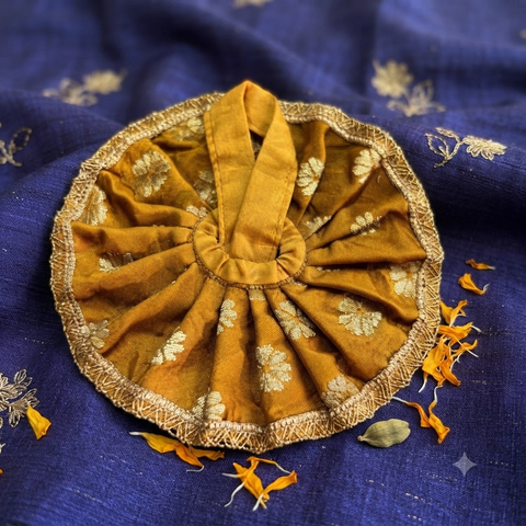 1,2 No laddu Gopal bnarsi dress