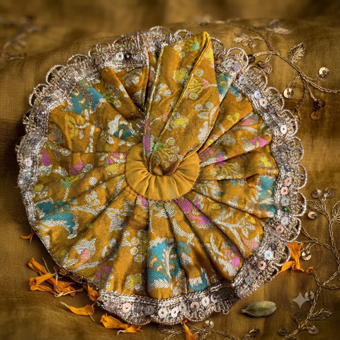 1,2 No laddu Gopal bnarsi dress