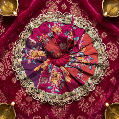 1,2 No laddu Gopal bnarsi dress